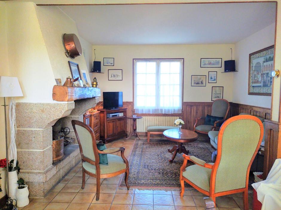 Ac3- buy house 
saint coulomb
 1715726552