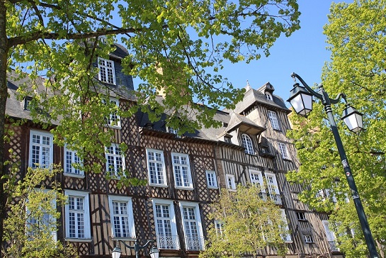 Rennes place des lices.